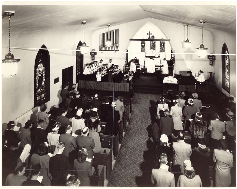 Parishioners attend a service at St. Paul’s Episcopal Church in Maumee during the 1950s