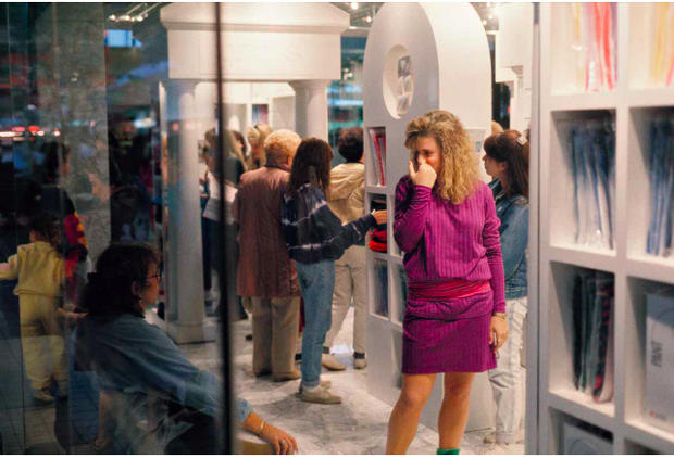 Image of shoppers in a mall in the 1980s, taken by Michael Galinksy